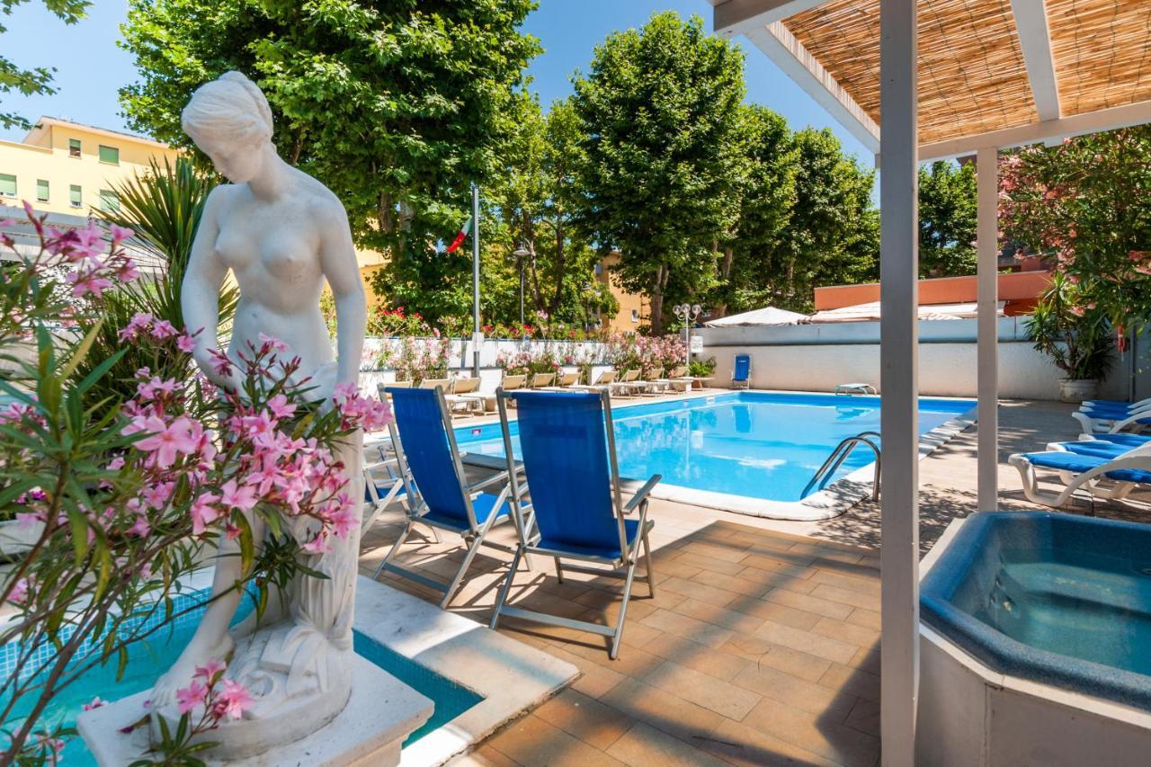 Hotel Carillon 벨레지아아지마리나 외부 사진